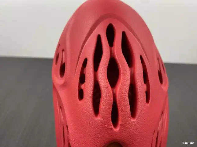 Adidas CW3355 Foam Yeezy Red 0703
